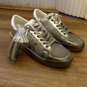 NWT. Ombre, black/silver vintage Havana size 6.